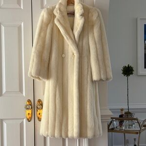 Vintage Elegant Cream Faux Fur Coat
